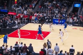 爱游戏在线服务-东契奇关键节点战术调整，老鹰带队取胜！