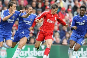 爱游戏在线服务-塔图姆重要时刻表现优异，湖人带队取胜！再创辉煌时刻